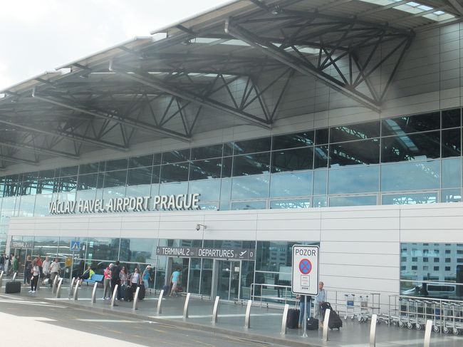 【ヴァーツラフ・ハヴェル・プラハ空港】<br /><br /><br />こじんまりとはしていますが新しい空港でした