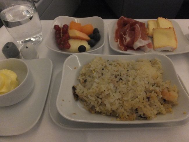 【フランクフルト→仁川】<br /><br /><br />二食目はチャーハン。。。<br />今一つな感じでした