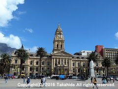 市役所(Cape Town City Hall)

ネルソン・マンデラ(Nelson Rolihlahla Mandela)が出所後に最初のスピーチをバルコニーから行った建物です。


市役所：https://en.wikipedia.org/wiki/Cape_Town_City_Hall