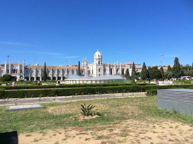 折角なので上まで上がる事にして<br />空が青い。