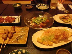 夜は、すず母の大学時代の友人２名（福井市在住）と一緒に居酒屋にて福井名物や福井の地酒を堪能。
早起きしたすず丸は途中で寝てしまいました。
和室の個室でよかった。