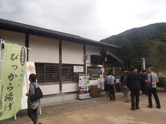 翌日は、日帰り観光ツアーで福井早周りです。
最初に行ったのは、一乗谷朝倉氏遺跡。
戦国時代に織田信長に焼き払われた朝倉氏の居所や町並みが、発掘され、一部の町屋や発掘現場が再現されています。
復元ゾーンは有料です。