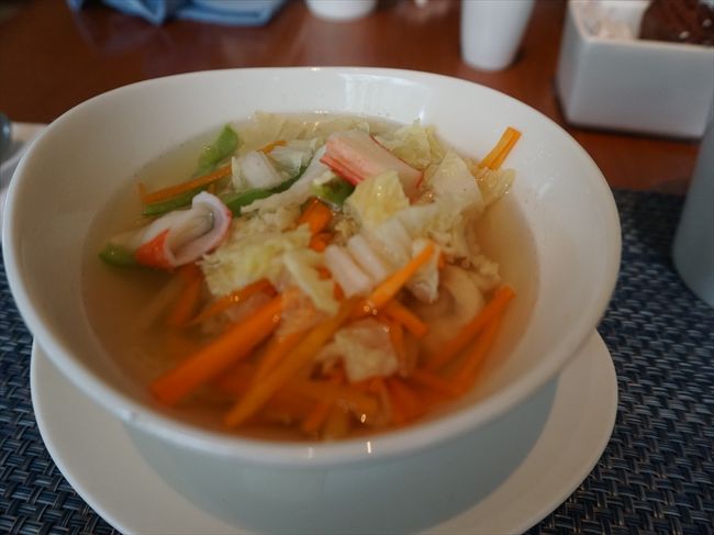 温野菜ー♪<br />って野菜たっぷりで作ってもらったけど、<br />もうちょっと麺や他の入れても良かったかな。笑