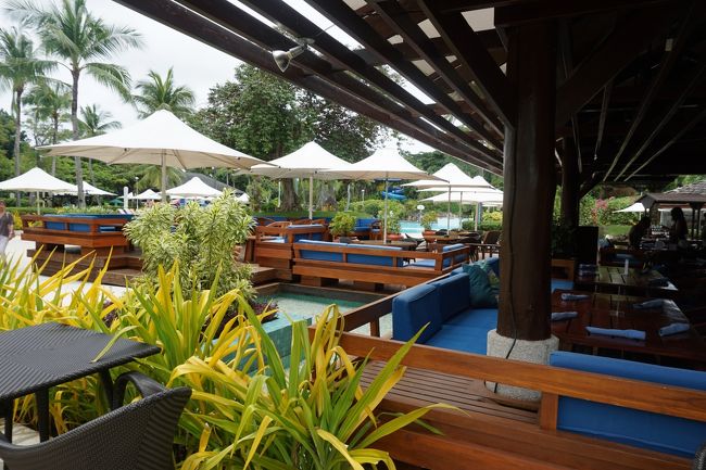 メインプール側にもレストラン、<br />スポーツバー？が。<br /><br />なんだー！<br />たくさんレストランがあったのね。<br />「アクア」でパスタばっかり考えてたので、<br />それ以外に目が行かなかった・・・<br />チェックアウトの日に気づくなんて。^^：<br />あー＞＜