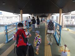 約１５分で、石垣港に到着。
なんだか、久しぶりにものすごい大都市にやって来たような感じである（笑）