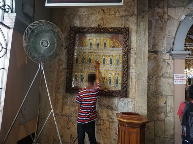 熱心にお祈りされている方が<br />たくさんいらっしゃいました。