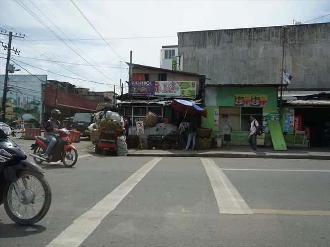 待ってくれてたタクシーに戻って、