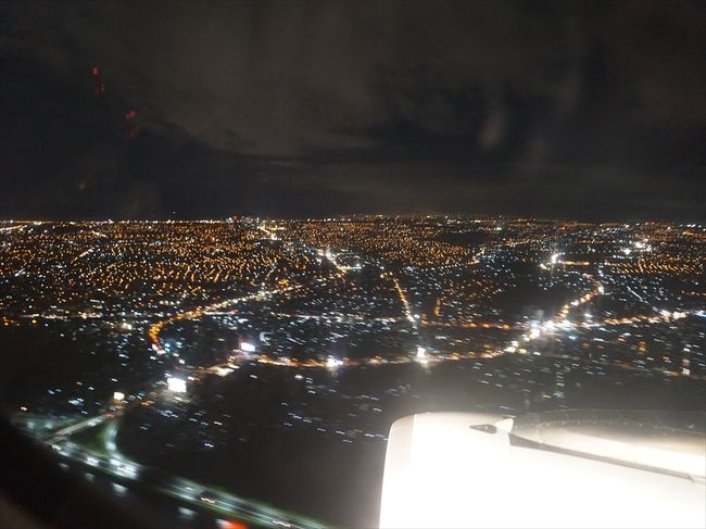 マニラ空港近くでは、<br />３０分くらい降り待ちしていたような。^^：