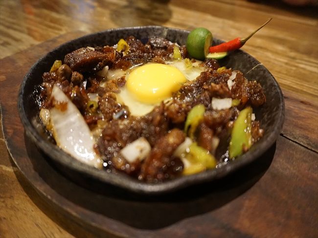 深夜ごはん。<br />１時くらい。<br /><br />旦那様が頼んだやつ（フィリピン料理らしい！）。