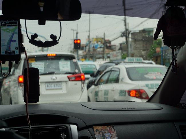空港へ向かう道は相変わらずの渋滞。