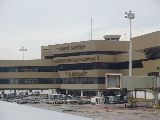 なかなか出発しない。<br /><br />「混雑で出発が・・・」とアナウンス。