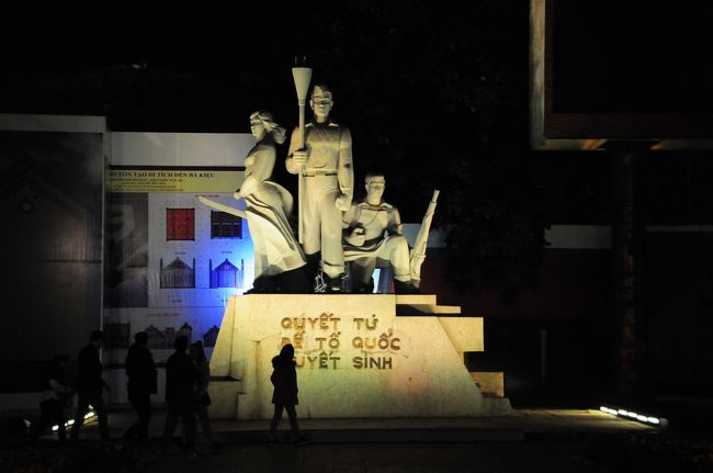 そしてその近くにあった戦没者記念像