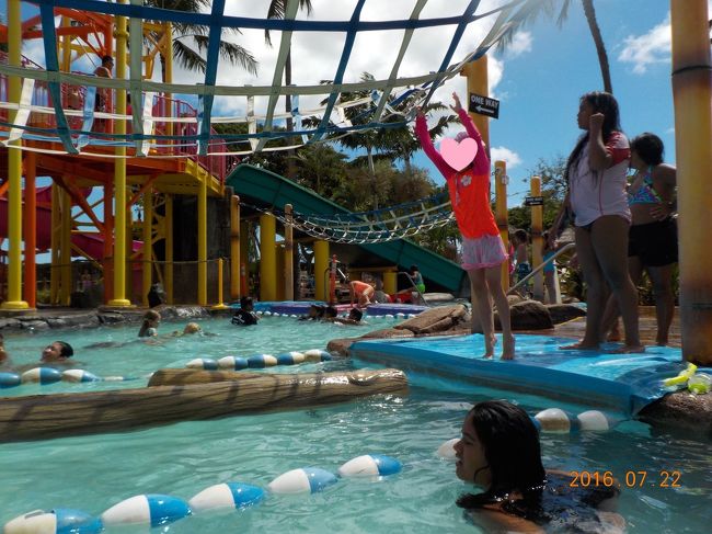 いろんなプールがあり、子供たちは大はしゃぎ。<br /><br />ちびっこプールにはこんなアトラクションもあります。