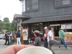 足利学校の入口の前にある麦とろ 銀丸本店さんでは味噌汁の試飲をいただきました｡