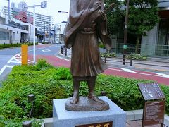南千住駅前にある松尾芭蕉の像