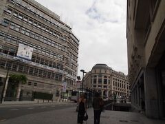 1時間ちょいぐらいでブリュッセル中央駅に到着です！

降りる時はそんなにドキドキしなくても降りれた記憶が･･･(ちょっと曖昧)
でも、たくさんの人が降りるのでわかりやすかったです。

トイレはちょっと怖かったので我慢･･･
駅のトイレってちょっとね^^;
メンズがたむろしてたので特に。苦笑