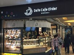 ブランチは、事前予習どおり、JR駅構内のDate Cafe O'derへ。お目当ては、郷土食の芋煮です！　このために朝も車内もヌキで来ましたのでね。おにぎり２個いきます(◎ω◎)ｸﾜｯ
