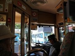 しゅっぱーつ。るーぷるの地図を膝の上に置きながら。