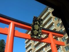 たくさんの人たちが乗り降りしたこ大崎八幡宮には、車窓からペコリ。