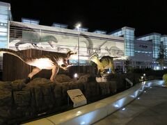 久しぶりの福井駅前には動いて鳴く恐竜のモニュメントが！

恐竜広場にテンション上がる！！