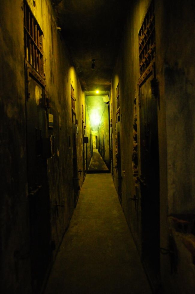 このへんが独房だったかな？