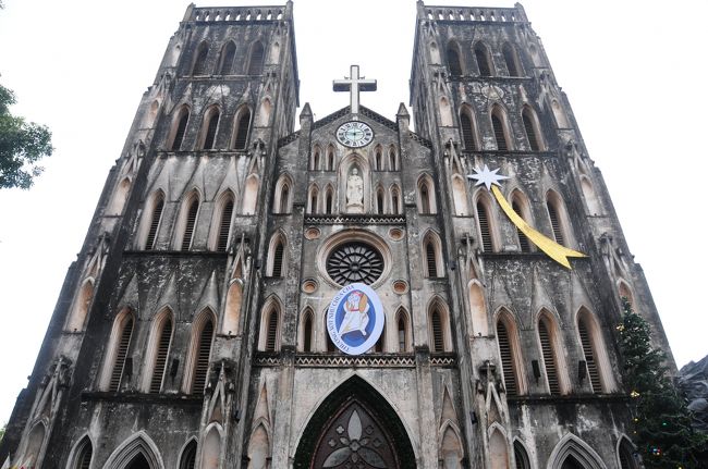 堂々たるネオゴシック様式のファサード。<br />この迫力はアジアNo1では。