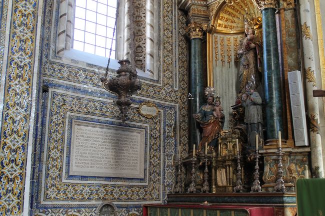 １７世紀のアズレージョで覆われている。様々なタイルの柄があり、友人はタイルコレクションとして、かなり多くのタイルを撮影していた。