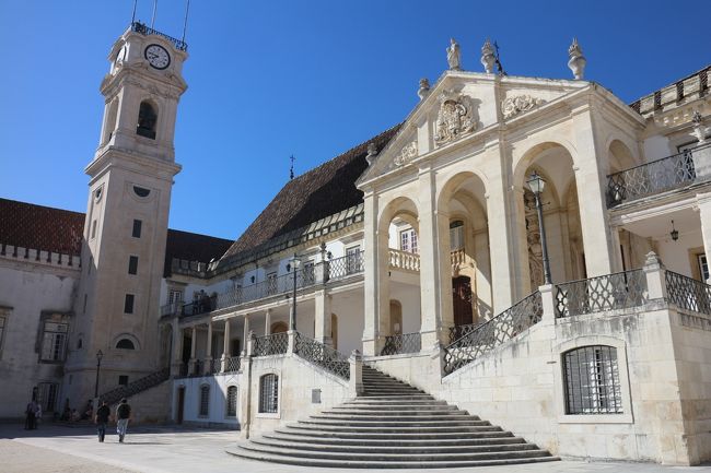 １８世紀に建てられて大学のシンボルとなっている時計台。上部まで登れる。