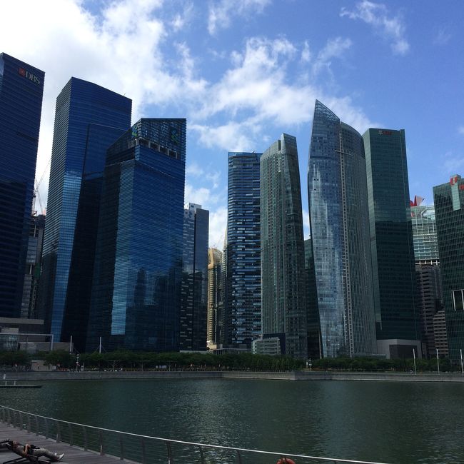 まずはシンガポールにやってきましたマリーナ地区