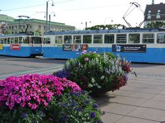 駅前広場はトラムがバンバン通ります。
尋常じゃない数が発着しますが、把握できてるのかしらみんな･･･。