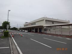 アメリカ軍三沢基地と一体になった、青森県の三沢空港に着く。
そういえば子供たちは東北地方に来ること自体初めてになる。

三沢空港からはレンタカー。