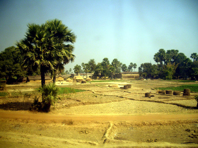 所どころに村が出現。