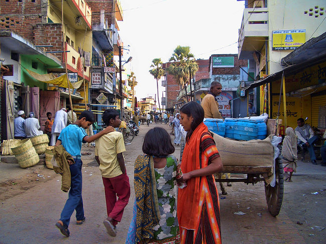 バザール通りをだいぶ南の方へ来ました。
