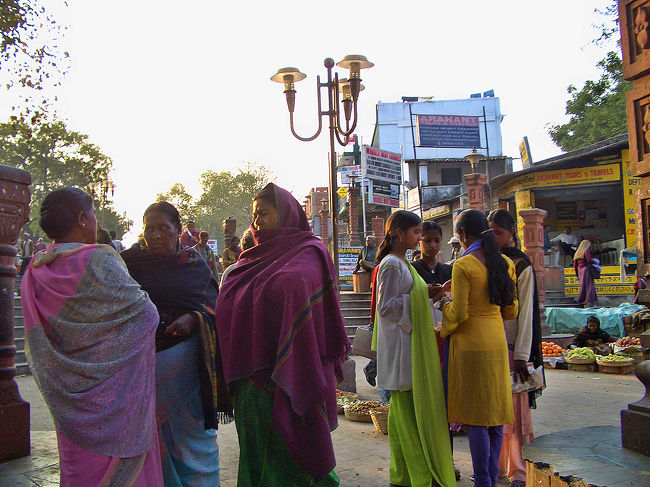 マハーボディ寺院そばに戻ってきました。