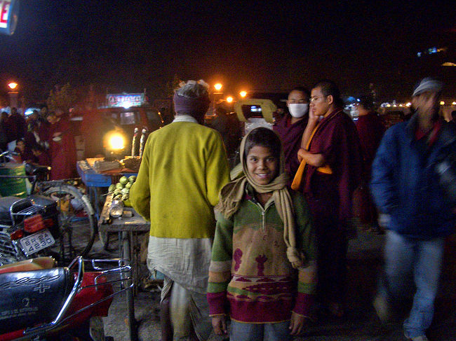 写真を撮ろうとすると、子供がカメラの前に来て写りたがります。