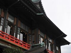 昭和5年建築。日光東照宮御本社の本殿をモデルにしている。