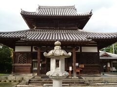 しかたがないので諦め、隣りの「戒壇院」へ行くことにしました。

「戒壇院本堂」は江戸時代に再建された建物です。

「日本三戒壇」のひとつで、

重文の「廬舎那仏坐像」が安置されています。