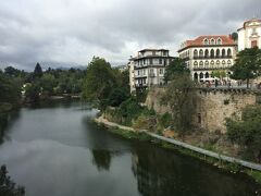  アマランテのタメガ川に かかった橋から