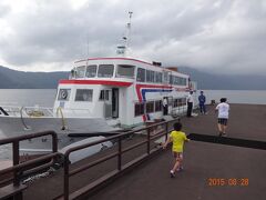 十和田湖の遊覧船に乗る。
