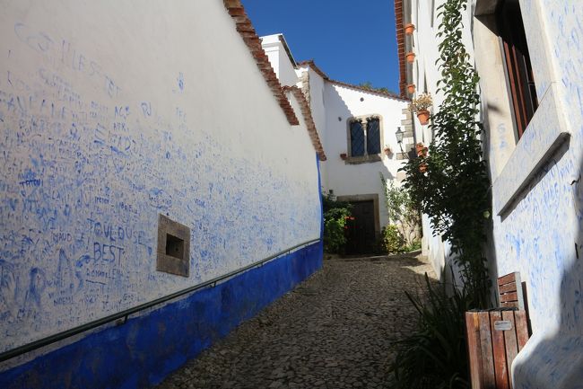 こんないたずら書きのような壁でさえ洒落て見える。