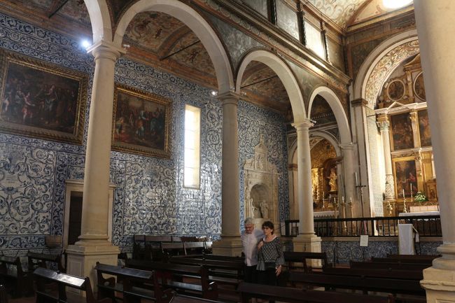 もちろん内部は一面アズレージョのタイルが貼ってある。17世紀のもののようだ。