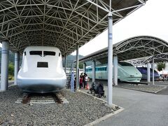 鉄道総研に保存されている新幹線試験車たち。
左から、300X（300系900番台）、STAR21（950系）、WIN350（500系900番台）