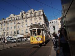 さて、夕方になってしまいましたが、リスボンの日没は日本よりだいぶ遅い時間、まだまだ活動できます。

とりあえず、ベレン地区を歩いてみる事にしました。

フィゲイラ広場から出ているトラムにに乗って、
リスボン街歩き・開始！