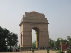 インド門
第1次世界大戦で戦死したインド兵士の慰霊碑。
門とはいっても公園の中に建っていて、壁面には戦没者の名前が刻まれています。