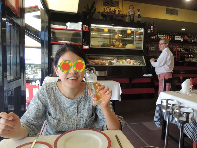 店内は、こんな感じ…。<br />２時頃でしたので、わりとお店は空いてます。<br />向こうのショーケースには、美味しそうなシーフードがたくさん並んでますね～！