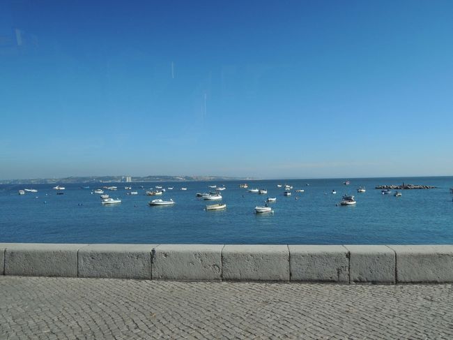 美しい海岸線も走ります…。