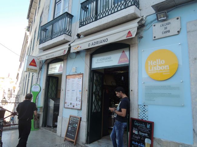 途中の軽食屋さんで、夕食用にテイクアウト。<br />タコのサラダ、バカリャウのサラダと羊乳チーズで、€１８（約￥2,000）<br />ちょっと買い過ぎました…。