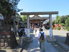 一行は産業道路に到達し、道路沿いに多摩川方面に歩行、羽田神社に到達しました。
ここは羽田総鎮守として羽田空港を含む羽田全域に広く氏子を有する歴史のある神社だそうです。