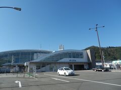 馬仙峡公園から北へ1kmほどで二戸駅．東北北海道新幹線停車駅．
久慈に来てからは結構な頻度で利用している．
所在地は二戸市石切所．市中心部の南側に位置する．
一戸駅から6.3km，盛岡駅から70.8km．
写真は東口のロータリー．