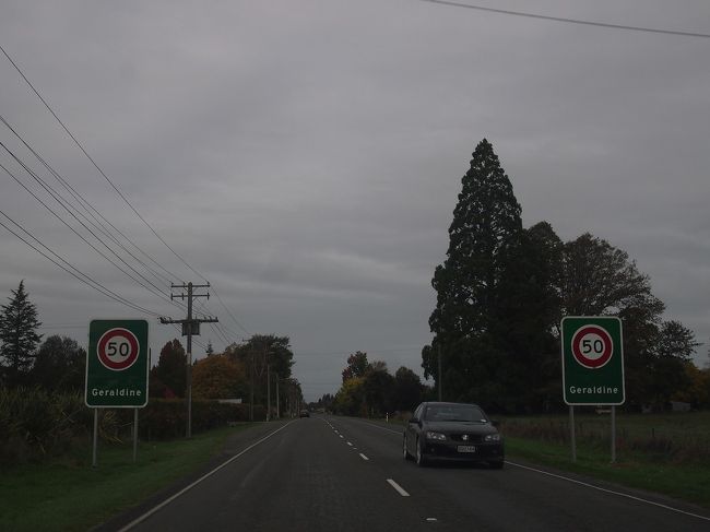 街に入ると制限速度50km/hに